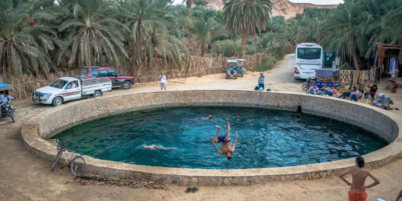 El estanque de Cleopatra en el Oasis de Siwa Egipto